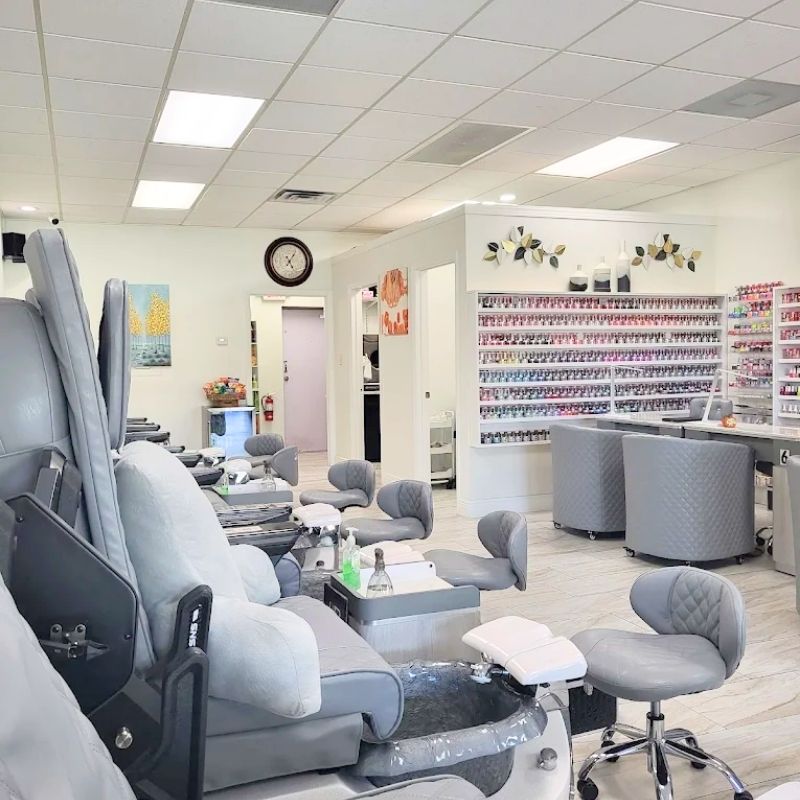 Cần tuyển thợ nail tại Lakeland, FL-33813