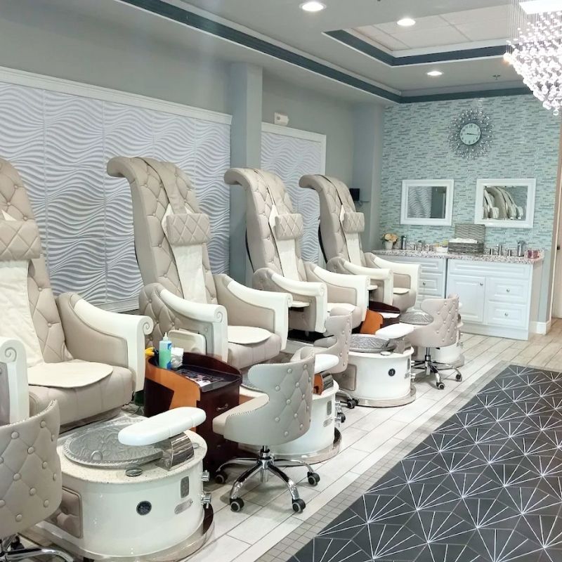 Cần tuyển thợ nail tại Lakeland, FL-33813