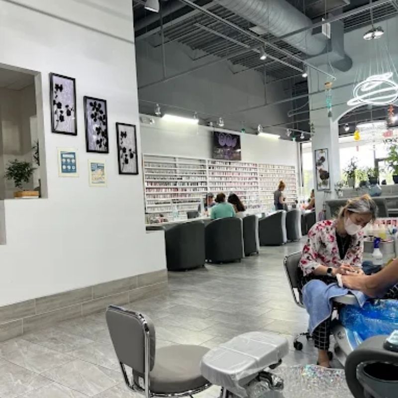 Cần tuyển thợ nail tại Land O' Lakes, FL 34639