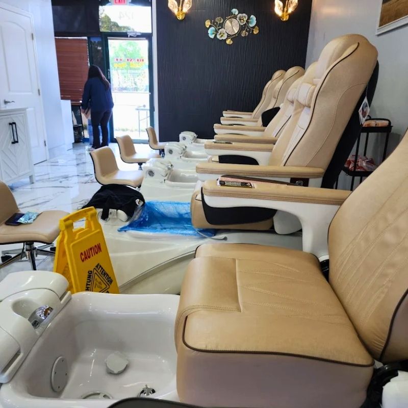 Cần tuyển thợ nail tại Maitland, FL 32751