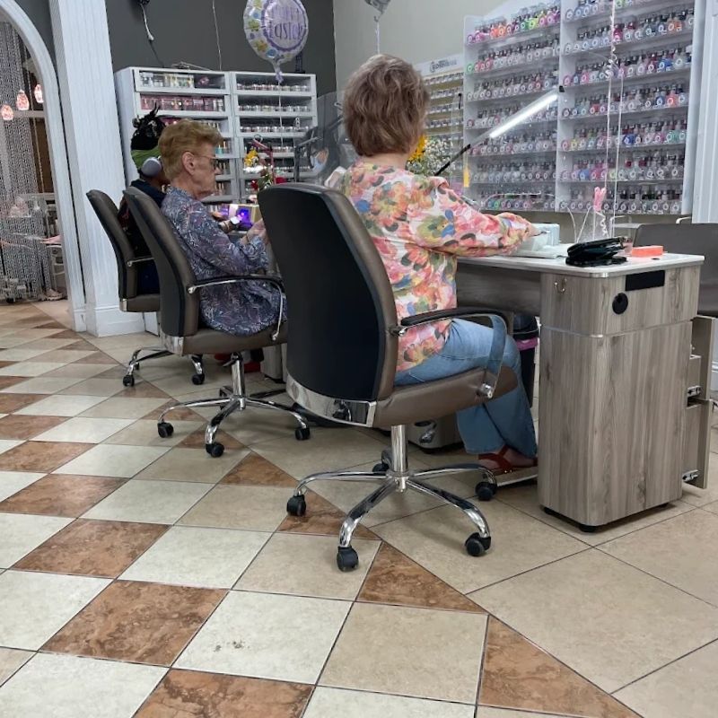 Cần tuyển thợ nail tại Oxford, AL 36203