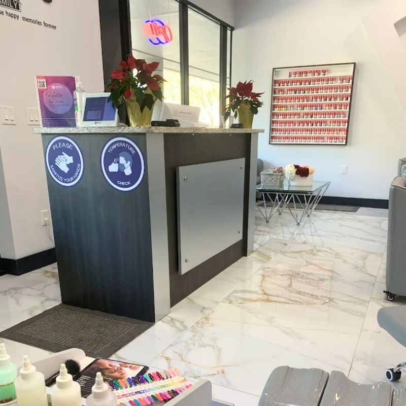 Cần tuyển thợ nail tại Tampa, FL-33647