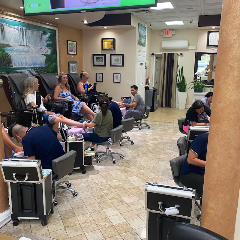 Cần tuyển thợ nails tại Boynton Beach, FL