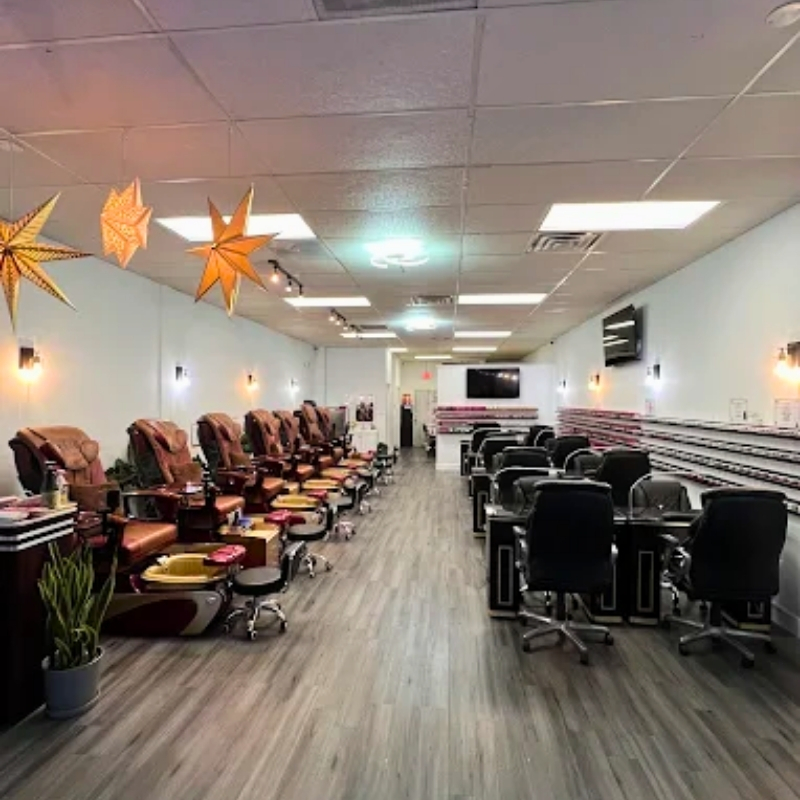 Cần tuyển thợ nails và receptionist tại Orlando, FL
