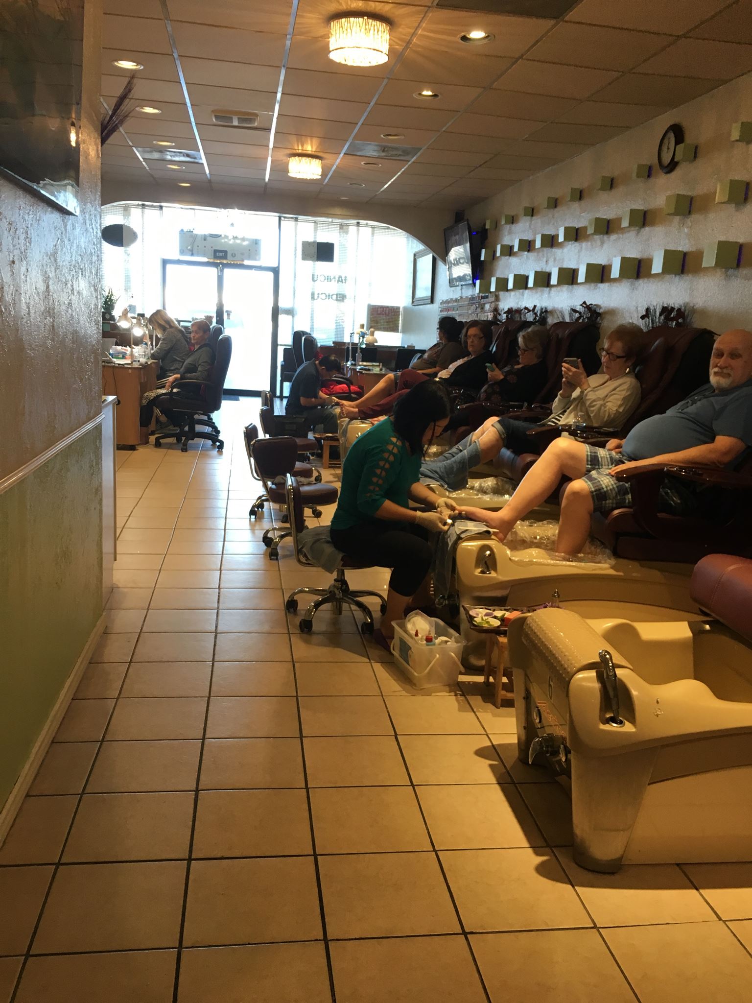 Mua Bán Sang Nhượng Tiệm Nail Salon Burleson, TX 76028