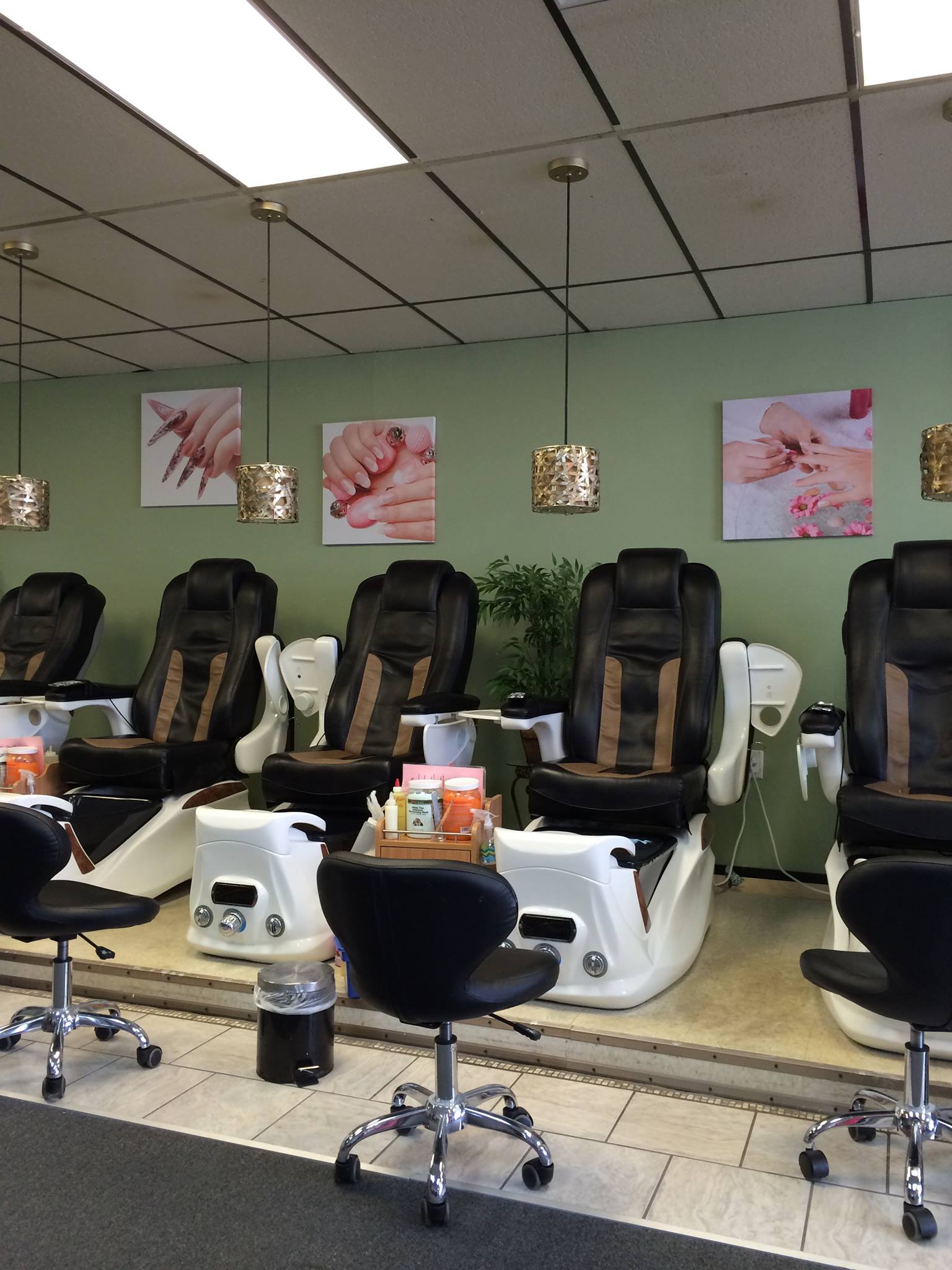 Mua Bán Sang Nhượng Tiệm Nail Salon Desoto TX 75115