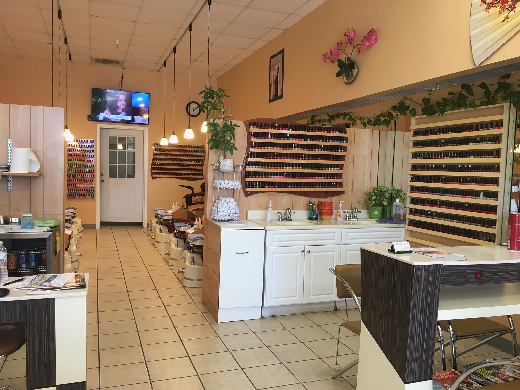Mua Bán Sang Nhượng Tiệm Nail Salon Destin, FL 32541