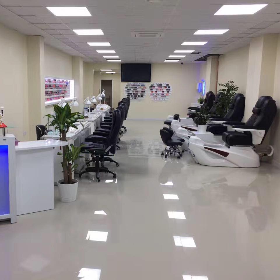 Sang Nhượng Tiệm Nail Hollywood Nails – Vị Trí Đẹp, Giá Tốt Tại Texas!