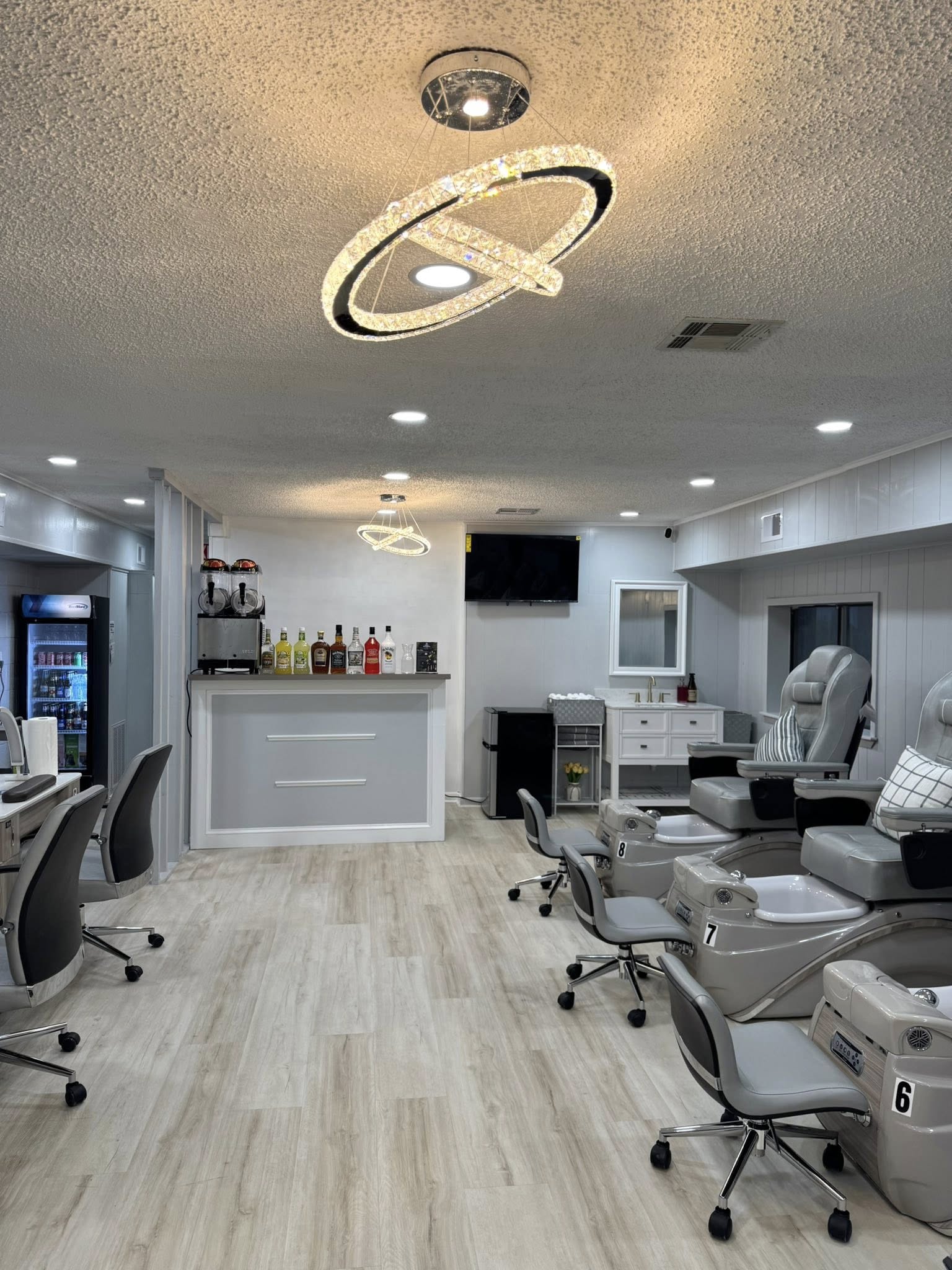 Sang Nhượng Tiệm Nail Q Nail Lounge  Tại Bay City, TX 77414