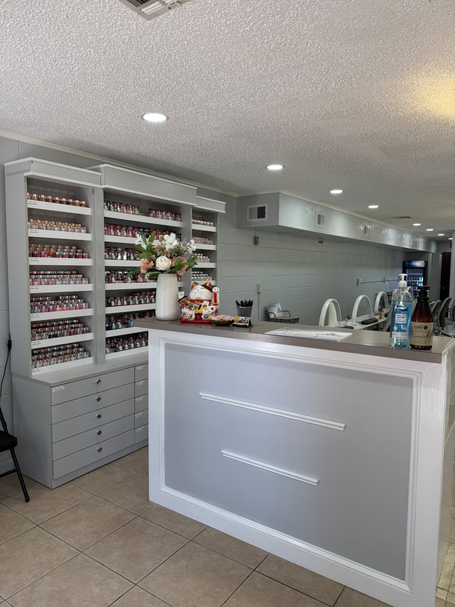 Sang Nhượng Tiệm Nail Q Nail Lounge  Tại Bay City, TX 77414