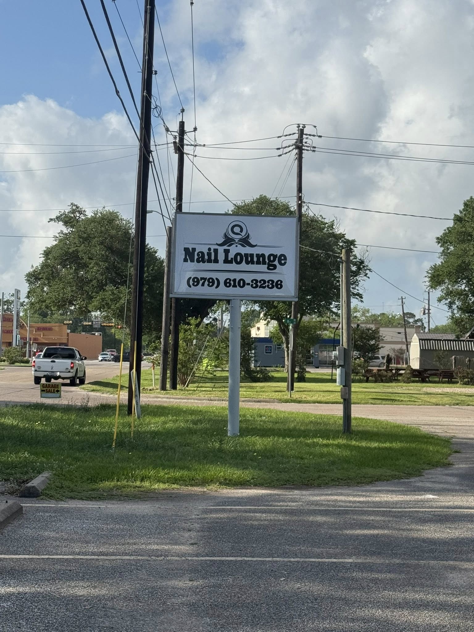 Sang Nhượng Tiệm Nail Q Nail Lounge  Tại Bay City, TX 77414