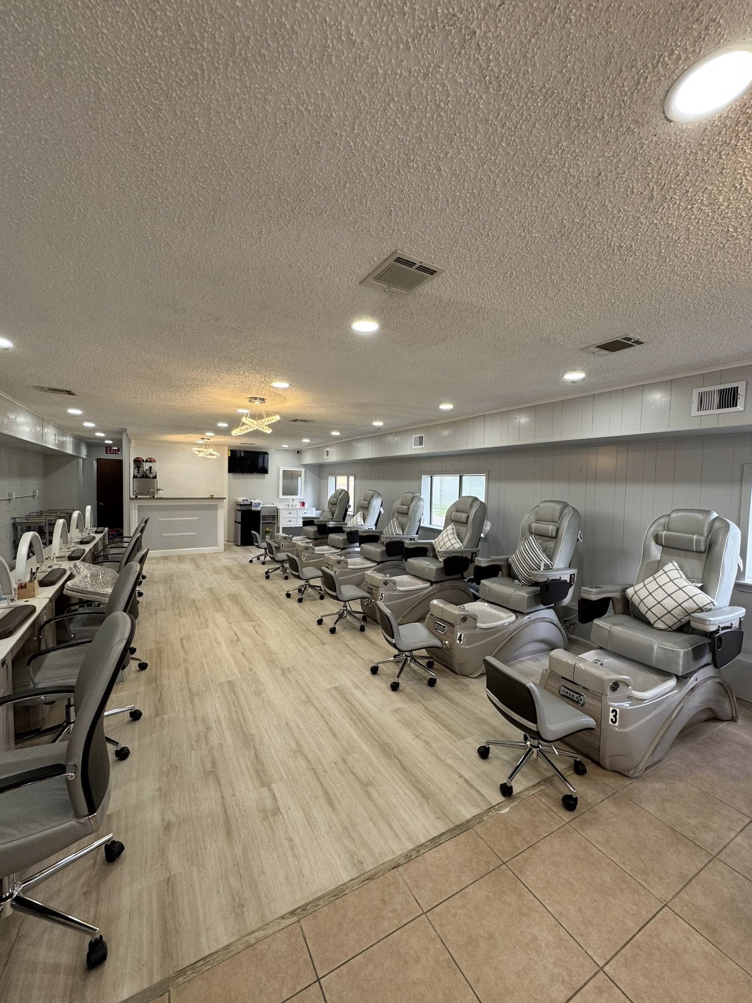 Sang Nhượng Tiệm Nail Q Nail Lounge  Tại Bay City, TX 77414