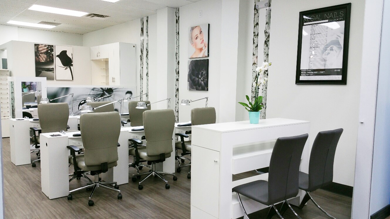 Sang Nhượng Tiệm Nail Regal Nails Tại Austin, TX