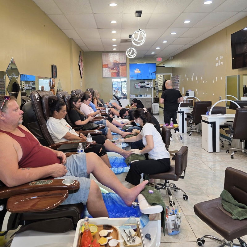 Tuyển Gấp Thợ Nail Tại Daytona Beach, FL
