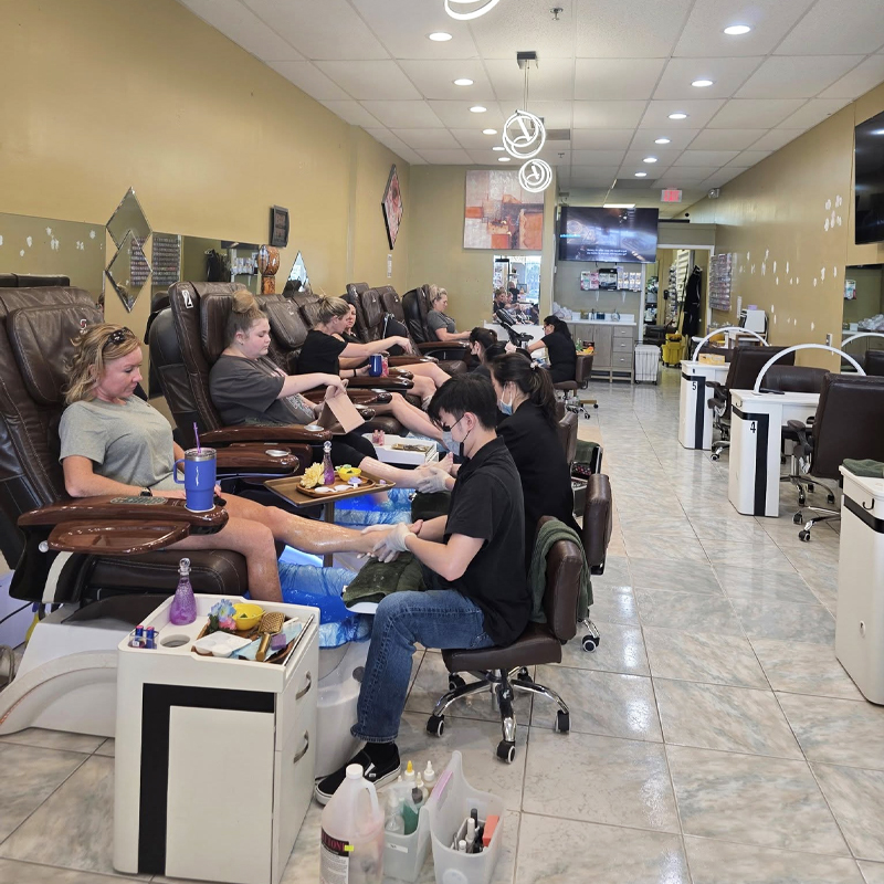 Tuyển Gấp Thợ Nail Tại Daytona Beach, FL